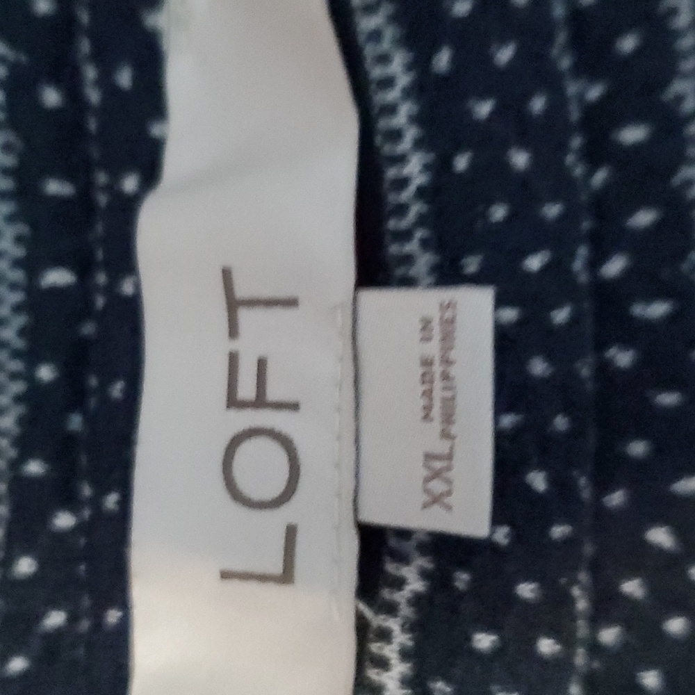 LIKE NEW Loft Top XXL - Picture 2 of 3